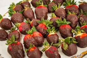 Easy Last Minute Galentine’s Day chocolate covered strawberries recipe